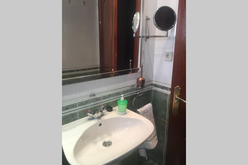 Confortable-Tranquilo Apartamento Junto Al Centro มาลากา ภายนอก รูปภาพ